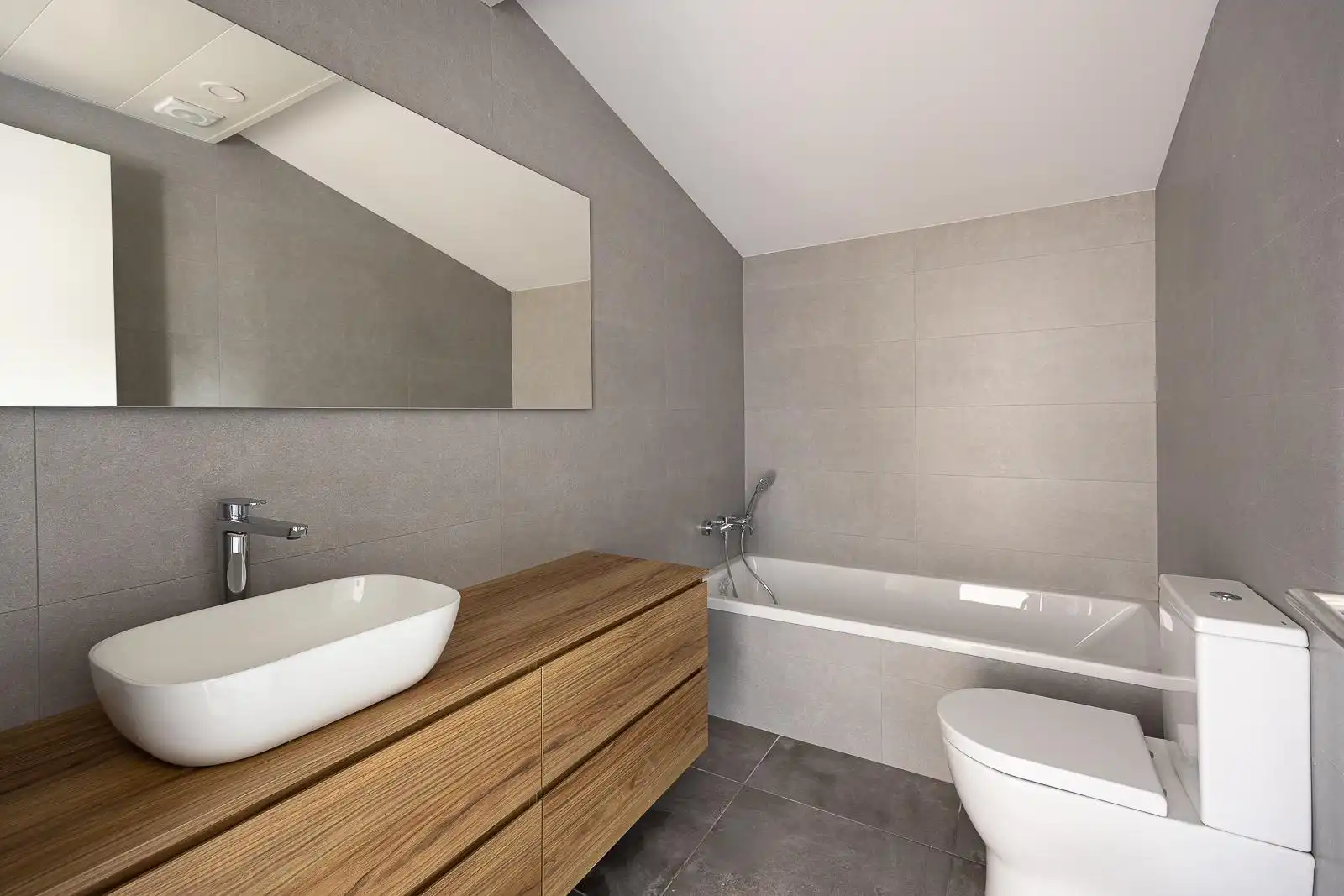 Baño de Dúplex en venta en Tiana con Aire acondicionado, Parquet y Terraza