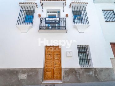 Casa amb balcó en venda a Calle Carrera