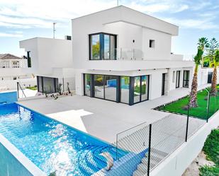 Piscina de Casa o xalet en venda en Orihuela amb Aire condicionat, Jardí privat i Terrassa