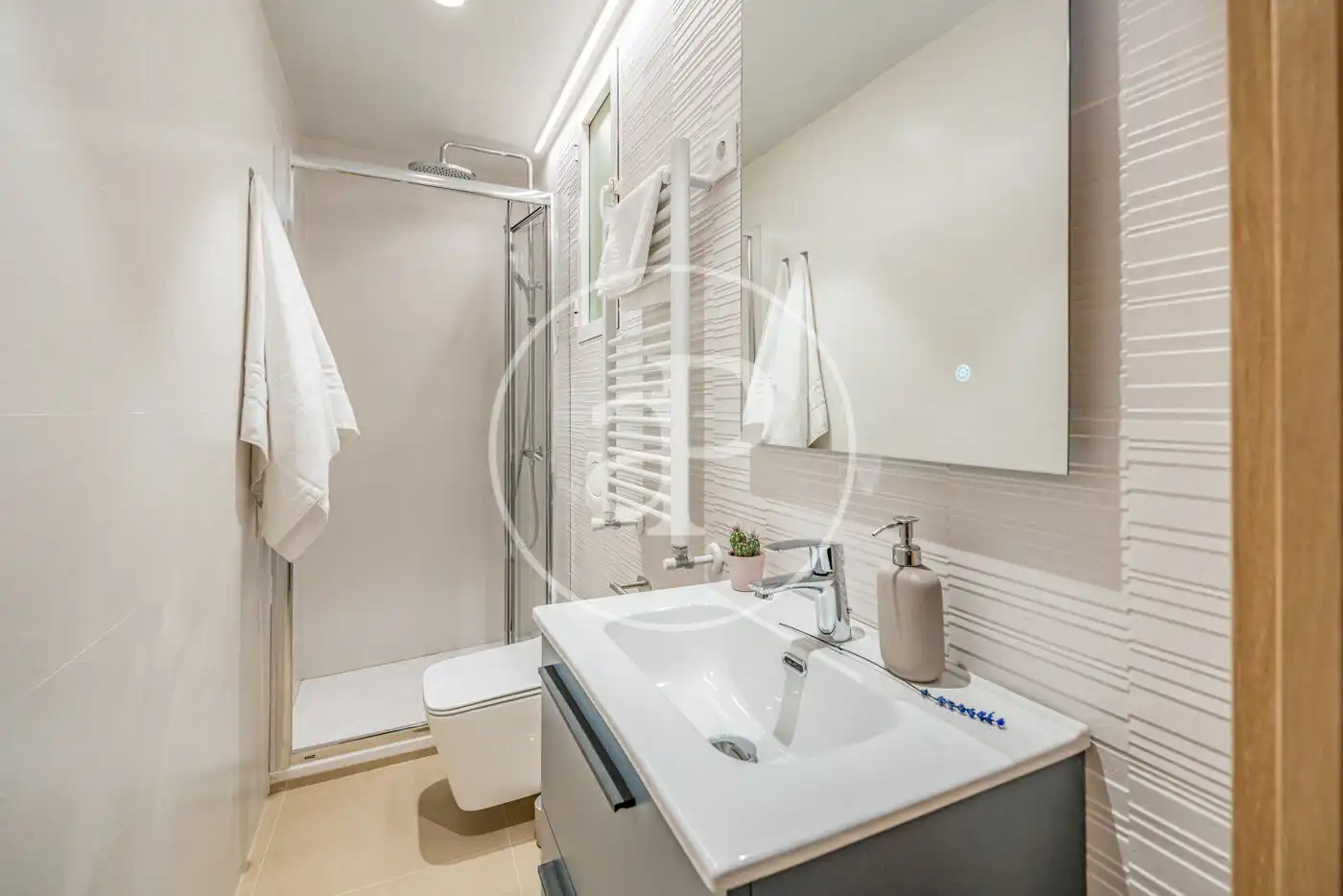 Bathroom of Flat for sale in Madrid  with Air Conditioner, Heating and Furnished