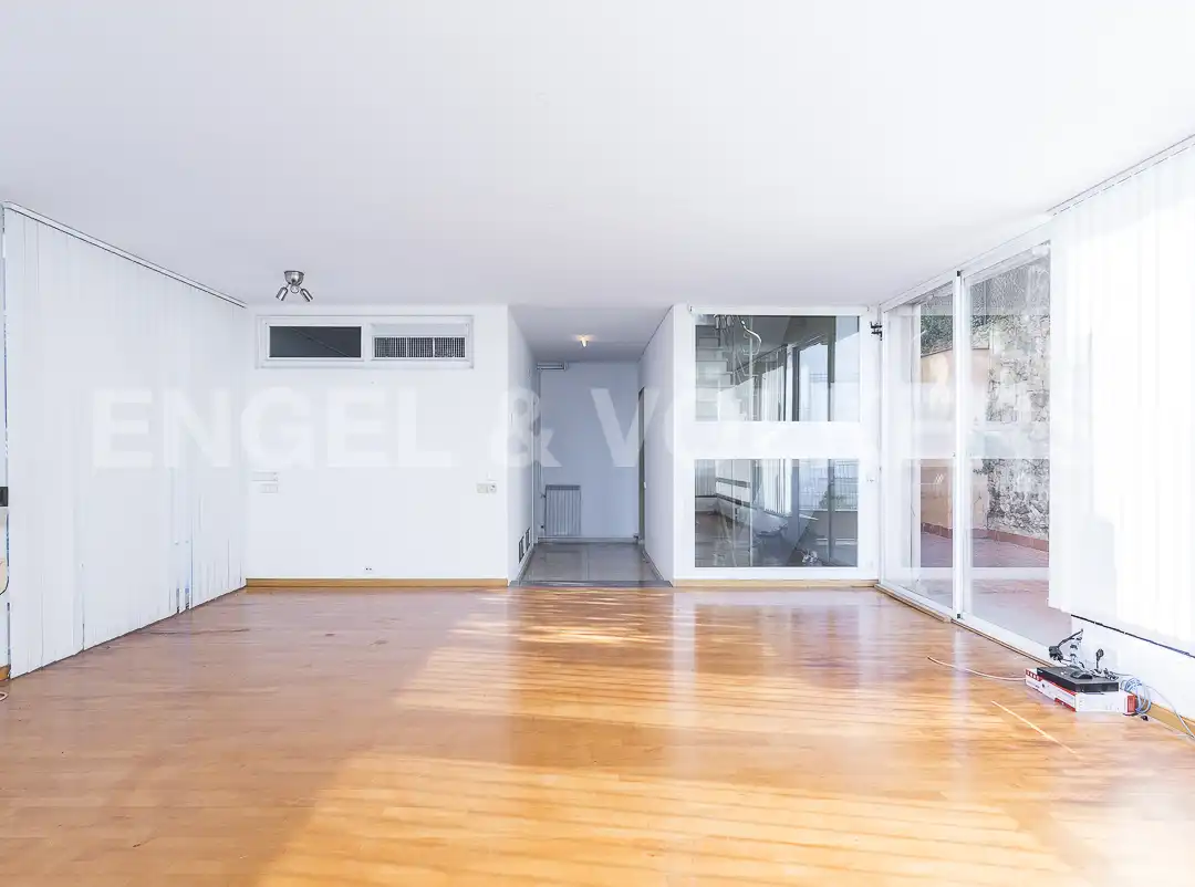 Living room of Houses for sale in Barcelona  with Heating, Private garden and Parquet flooring