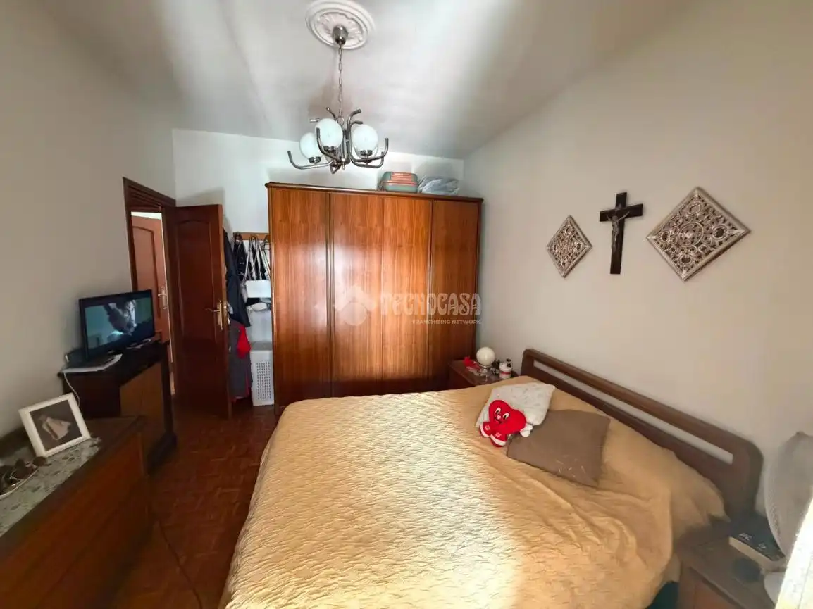 Flat for sale in C. Hermanos Álvarez Quintero, La Alhóndiga