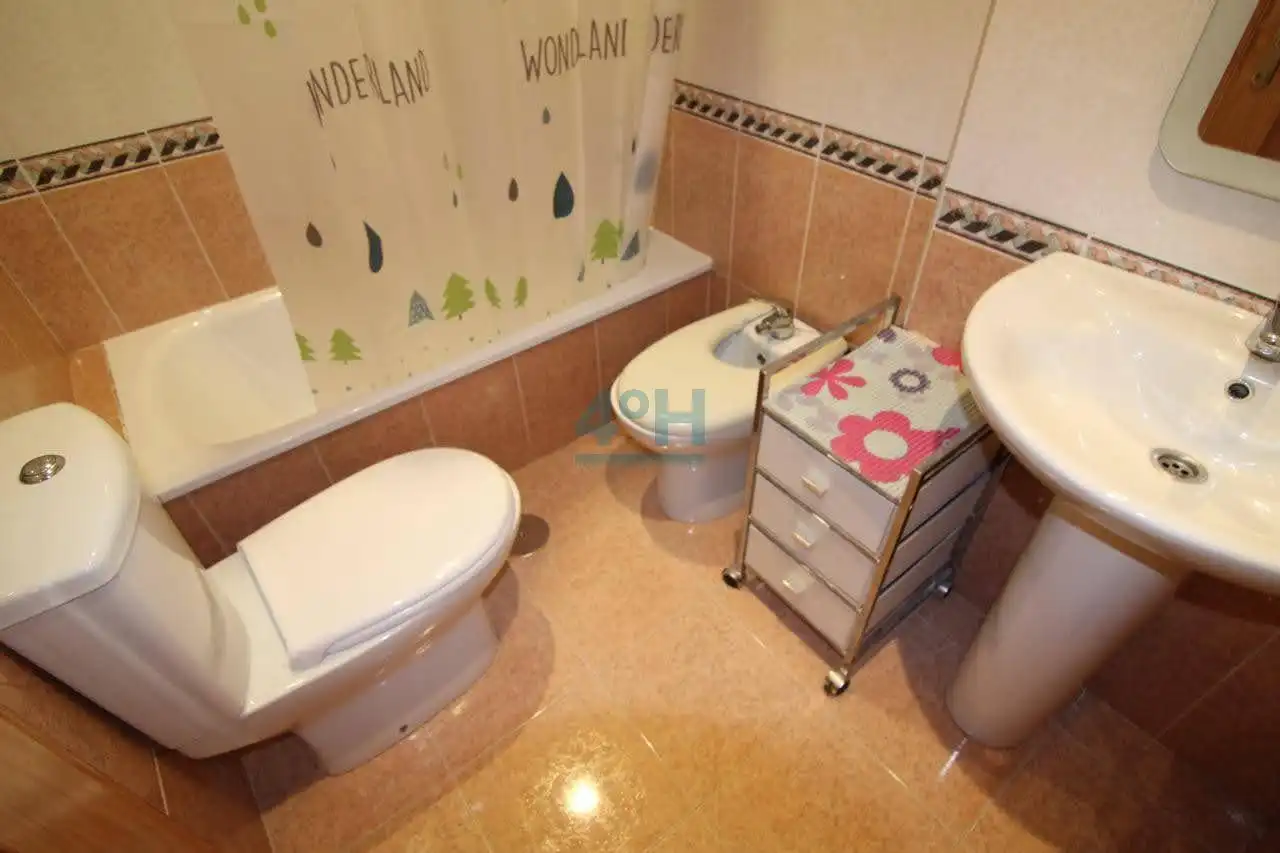 Bathroom of Study for rent in Ourense Capital   with Air Conditioner, Heating and Parquet flooring