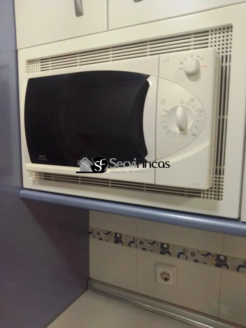 Flat for rent in Madrid  with Air Conditioner, Terrace and Furnished