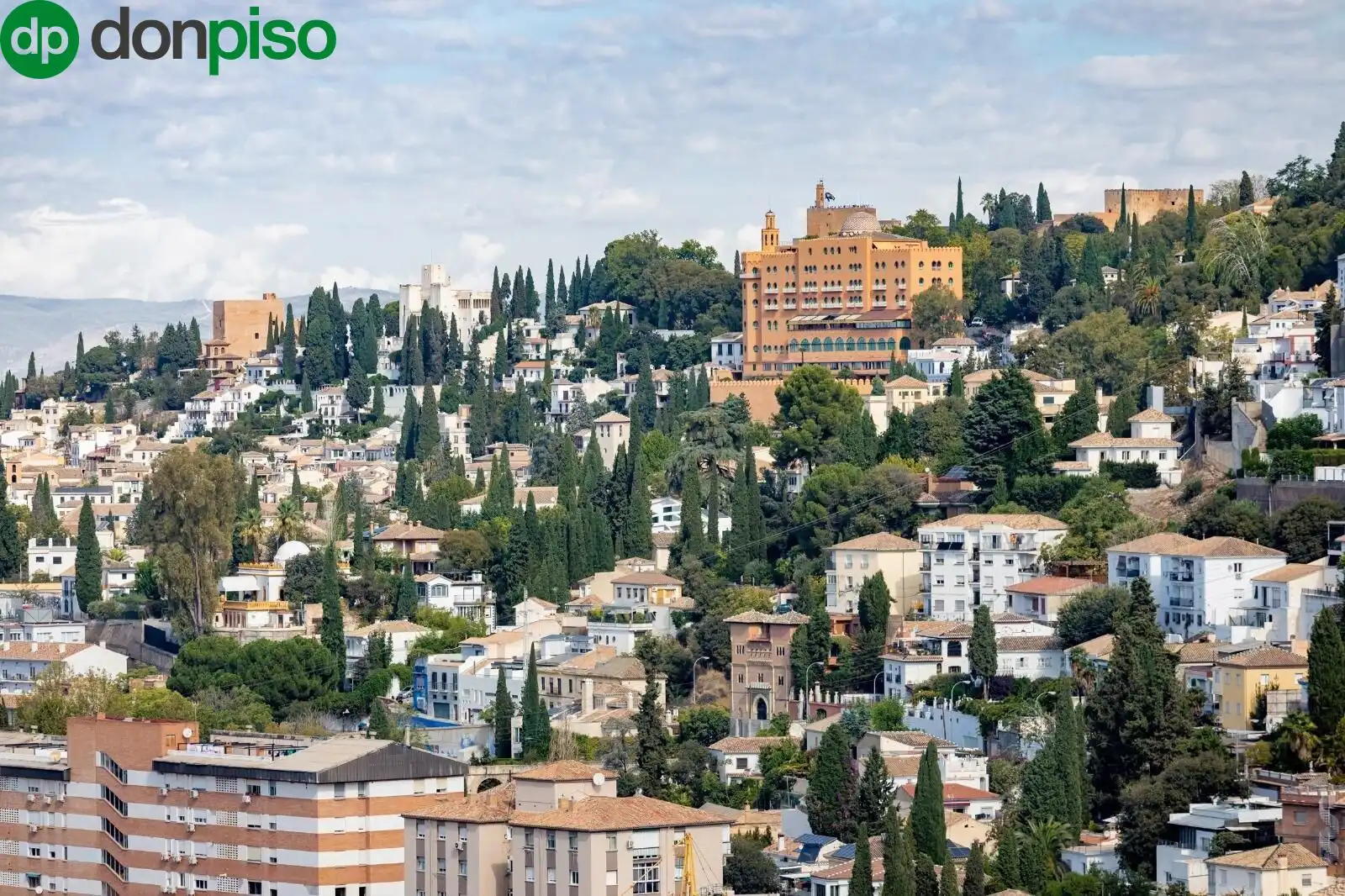 Vista exterior de Casa o chalet en venta en Granada con Aire acondicionado, Calefacción y Jardín privado