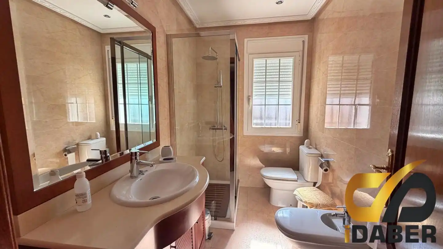 Bathroom of Houses for sale in Carranque  with Air Conditioner, Heating and Private garden
