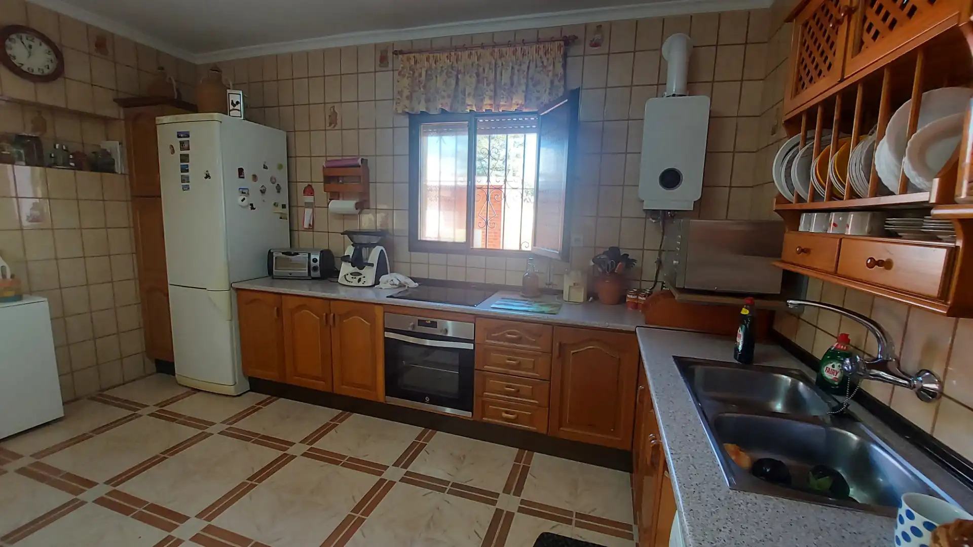 Cuina de Casa o xalet en venda en Vélez-Málaga amb Piscina