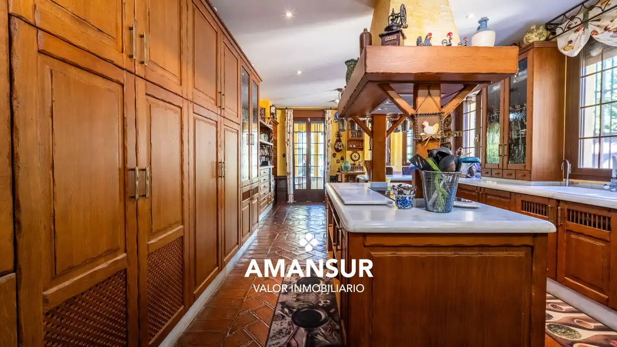 Chalet con piscina en venta en Avenida del Almendro, imagen 35