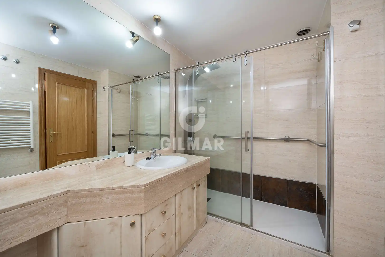 Baño de Piso en venta en Madrid con Calefacción, Jardín privado y Trastero