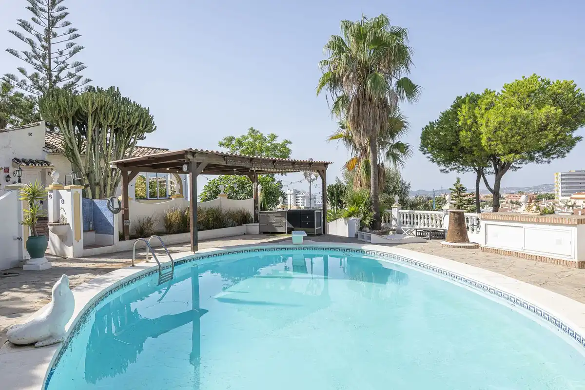 Villa avec piscine à vendre à verderon