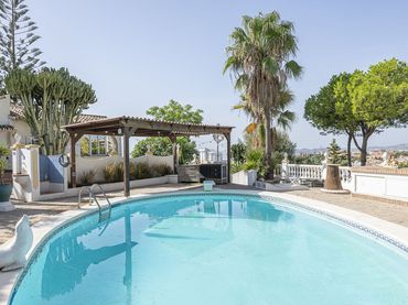 Villa con piscina in vendita a verderon