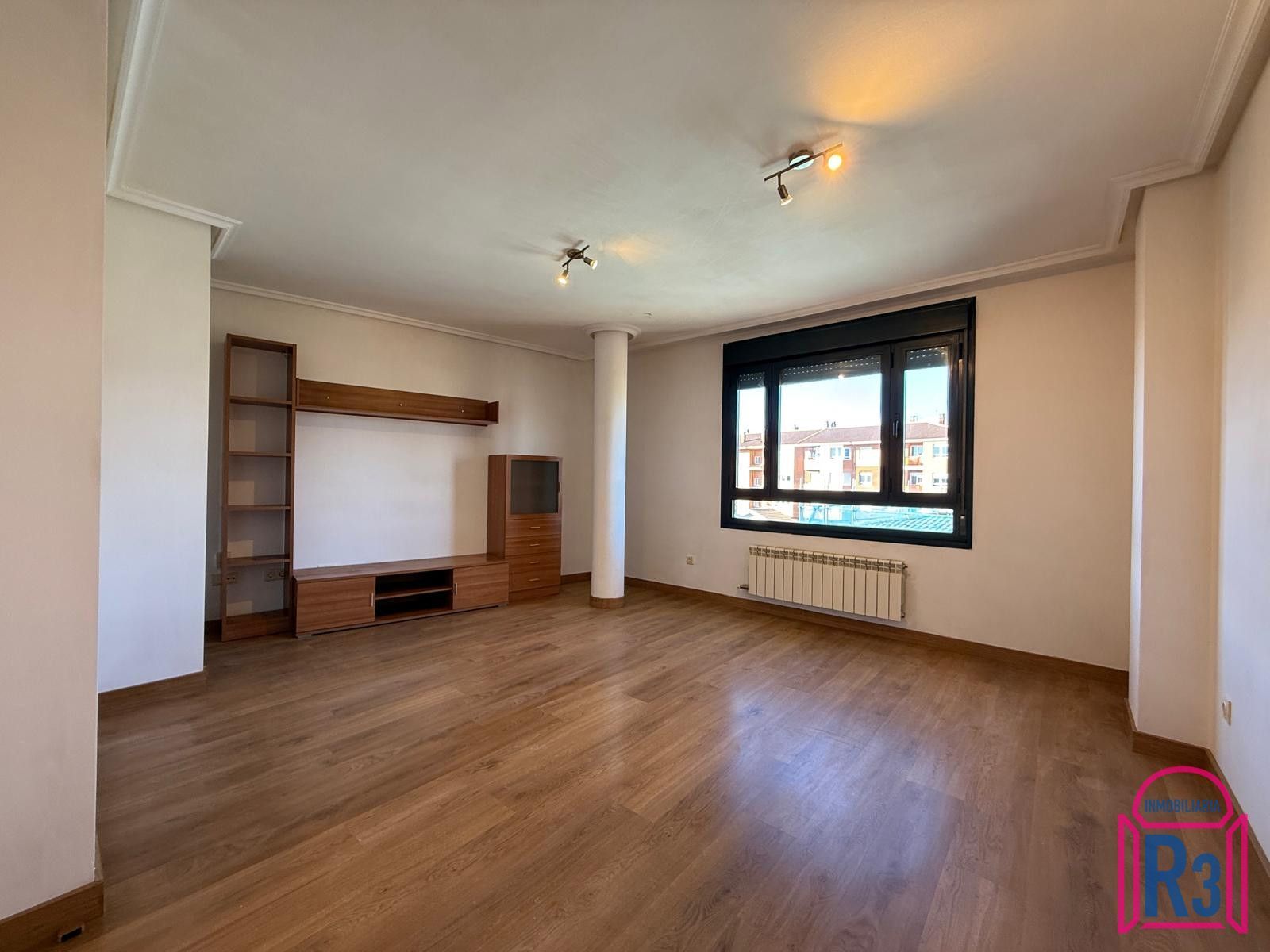 Sala de estar de Apartamento en venta en Villaquilambre con Calefacción, Terraza y Trastero