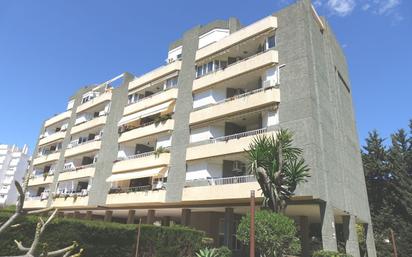 Vista exterior de Àtic en venda en Benalmádena amb Terrassa, Traster i Piscina comunitària