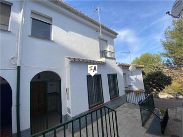 Adossat en venda a Montefrío
