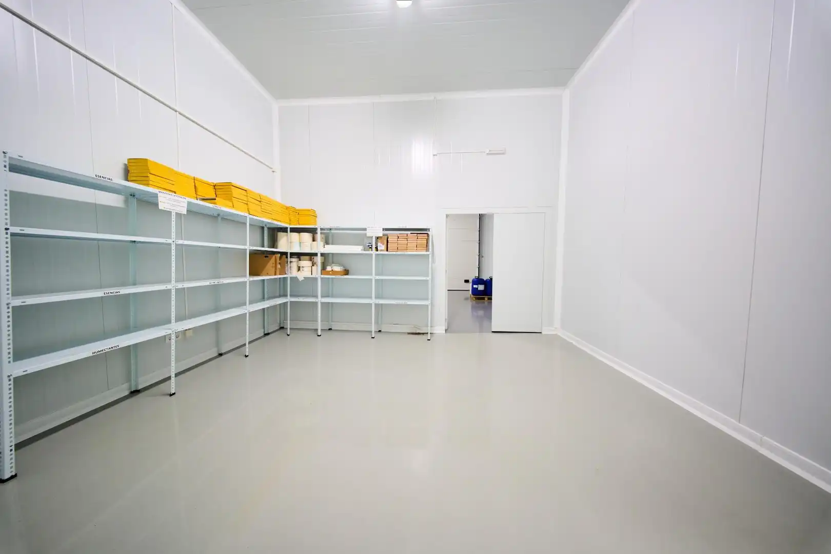 Fabrikhallen zum Verkauf in Baza