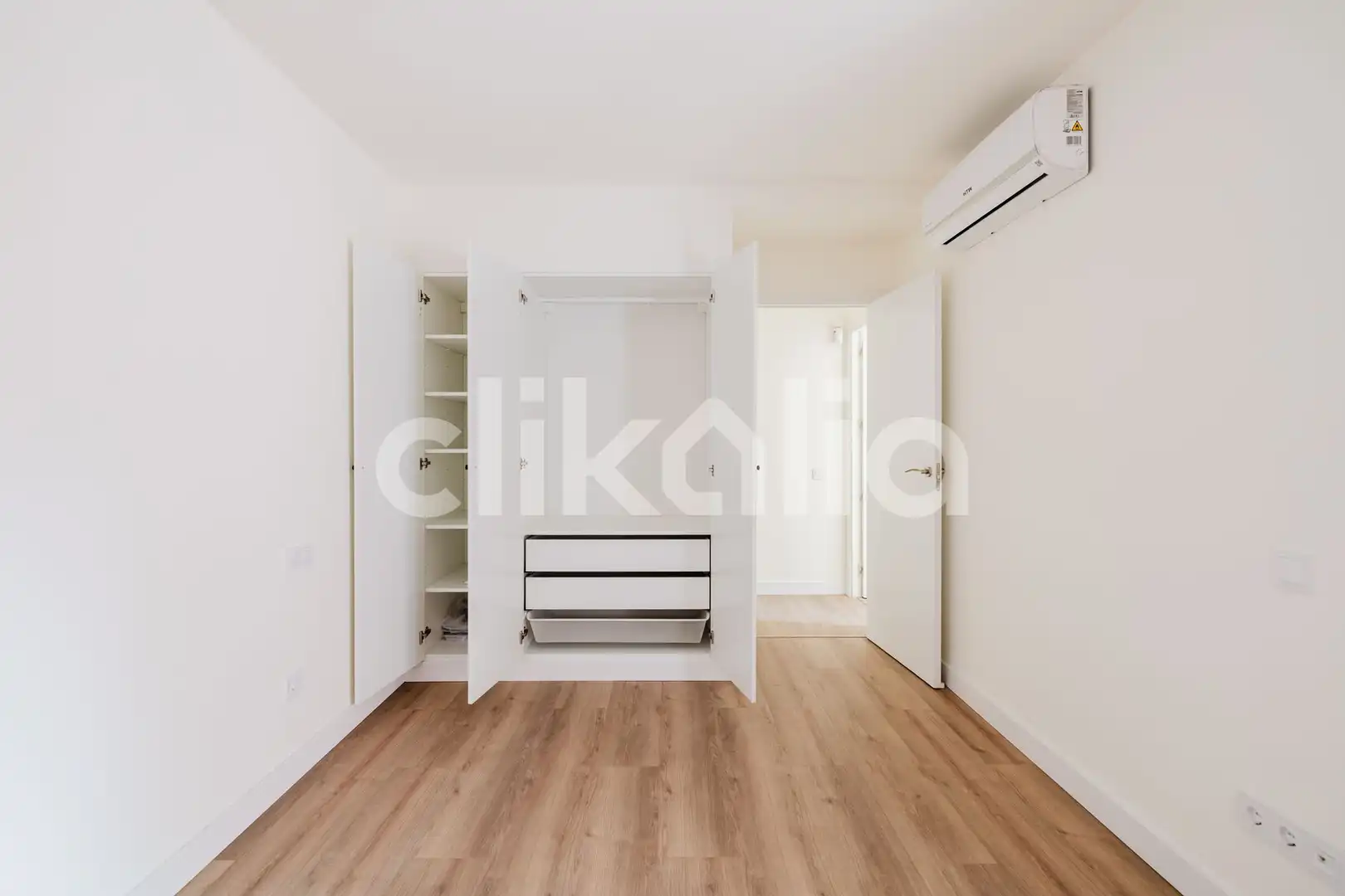 Bedroom of Flat for sale in Málaga  with Air Conditioner, Terrace and Balcony