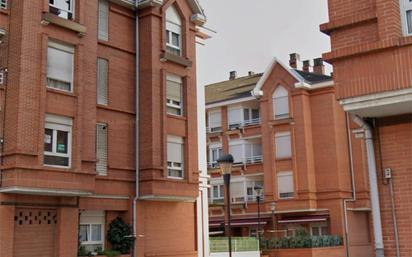 Vista exterior de Pis en venda en Valle de Trápaga-Trapagaran amb Calefacció, Terrassa i Traster