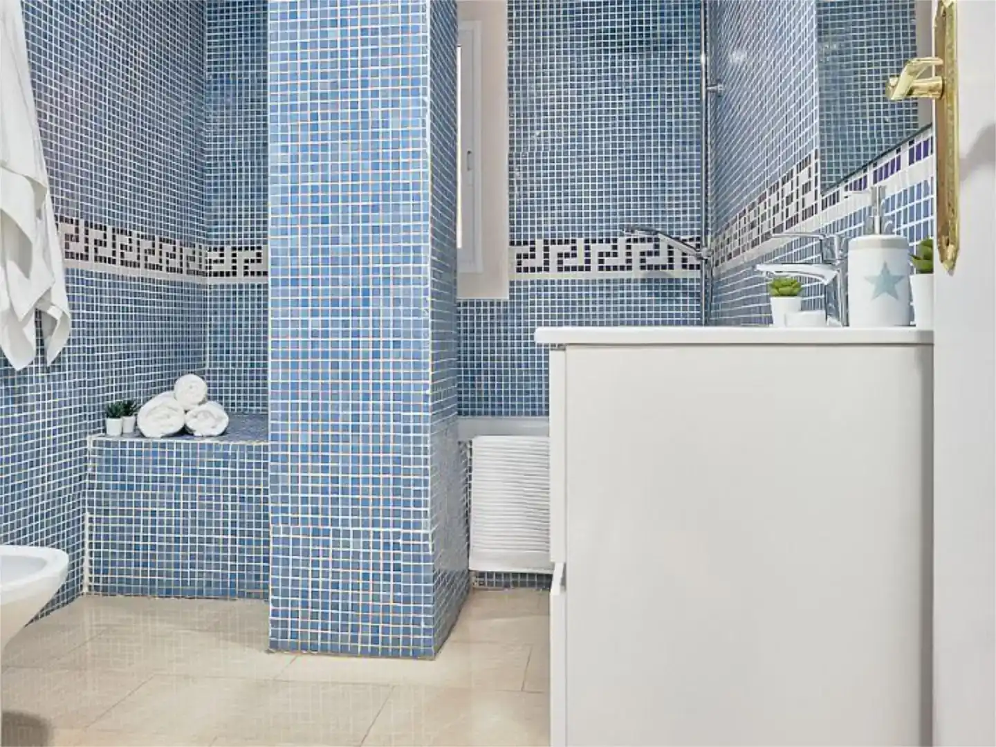 Bathroom of Flat for share in Casco Urbano