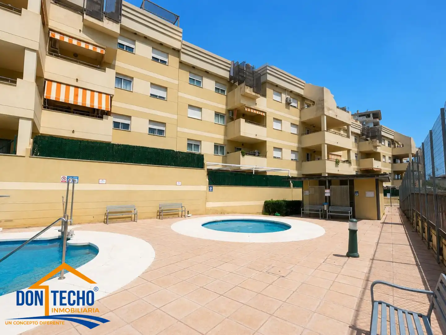 Vista exterior de Àtic en venda en Torrox amb Terrassa, Forn i Microones