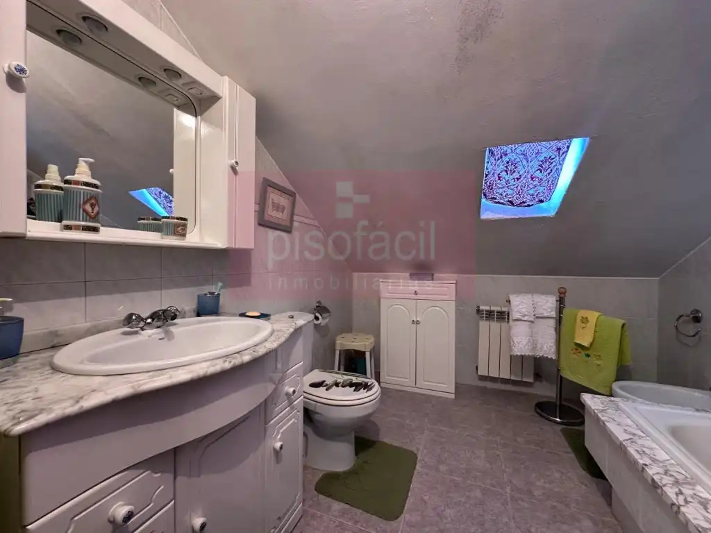 Bathroom of Houses for sale in Lugo