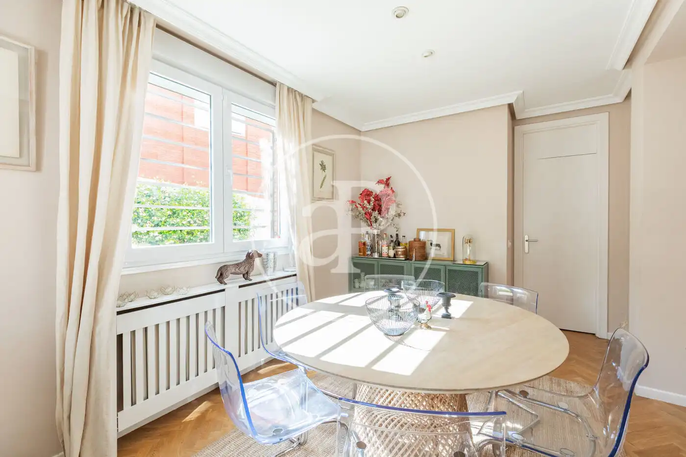 Comedor de Casa adosada en venta en Madrid con Aire acondicionado, Calefacción y Jardín privado
