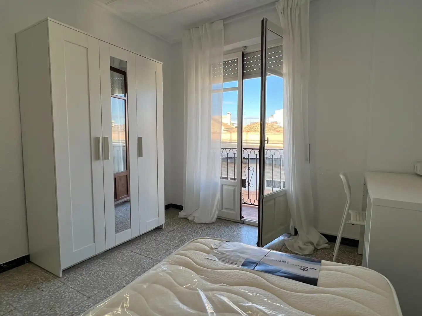 Habitación de Piso de alquiler en Elche / Elx con Amueblado y Balcón