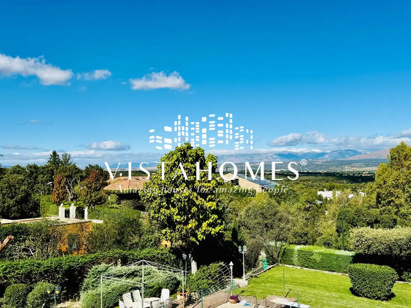 Vista exterior de Casa o xalet en venda en Ciudalcampo amb Aire condicionat, Calefacció i Jardí privat