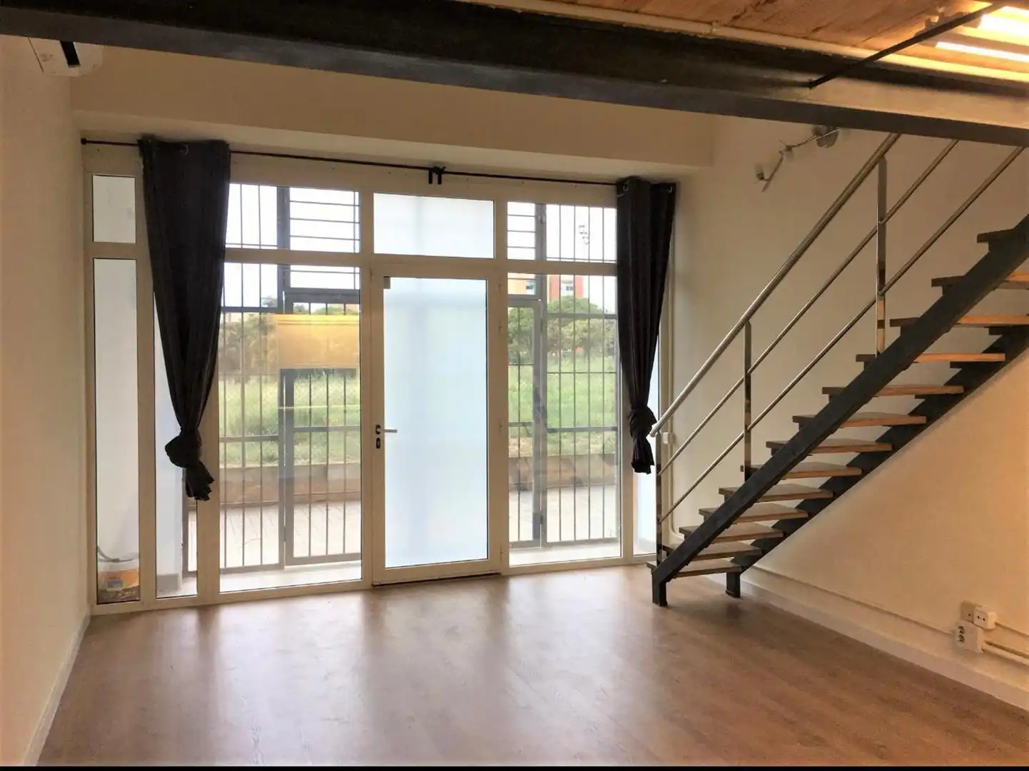 Commercial properties for rent in Badalona  with Air Conditioner