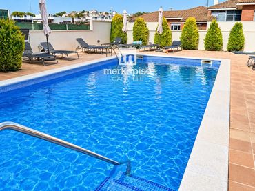 Flat with pool for sale in Rumania