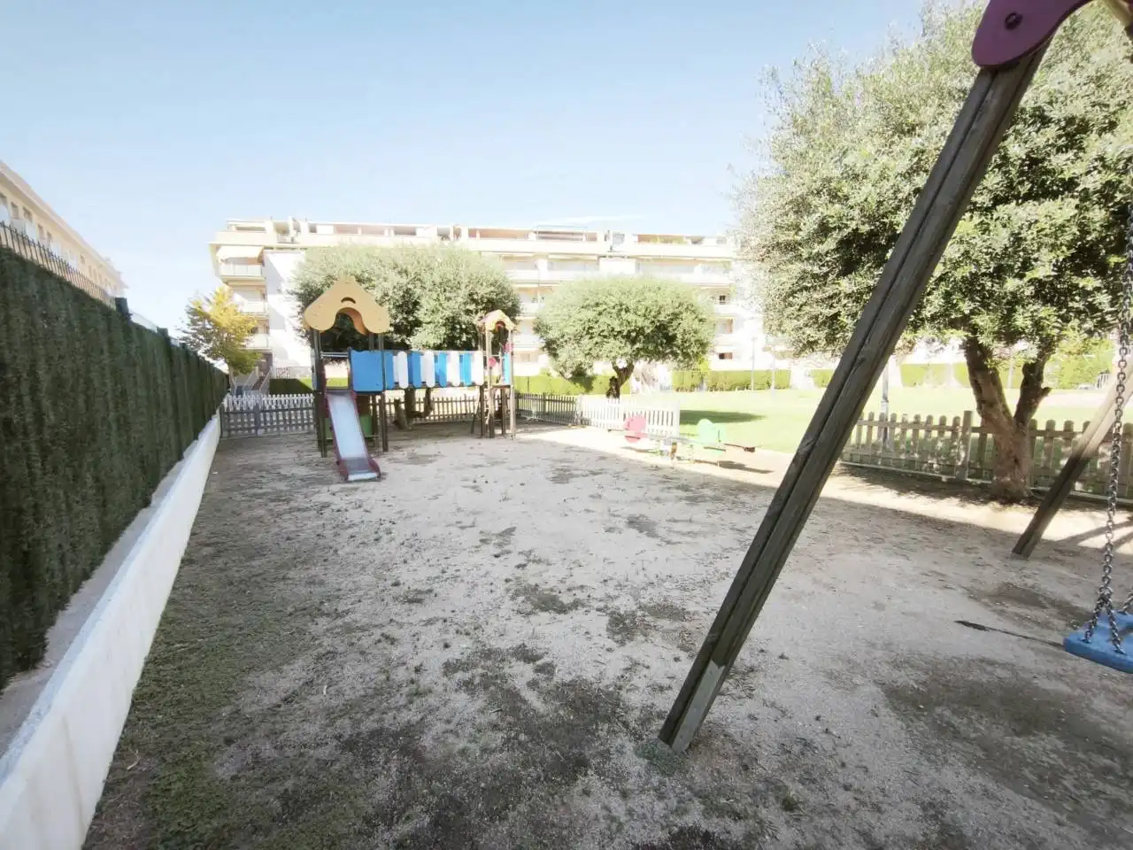 Aparcament de Pis en venda en Cubelles amb Calefacció, Terrassa i Traster