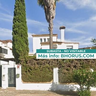 Vista exterior de Casa o xalet en venda en Mairena del Aljarafe amb Jardí privat