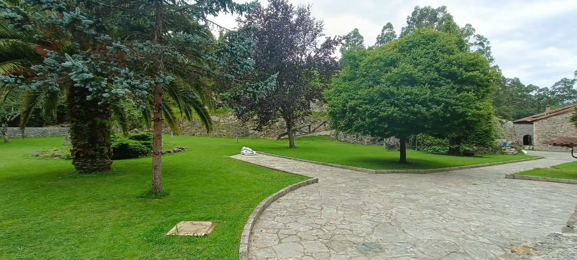 Jardí de Finca rústica en venda en Llanes amb Jardí privat