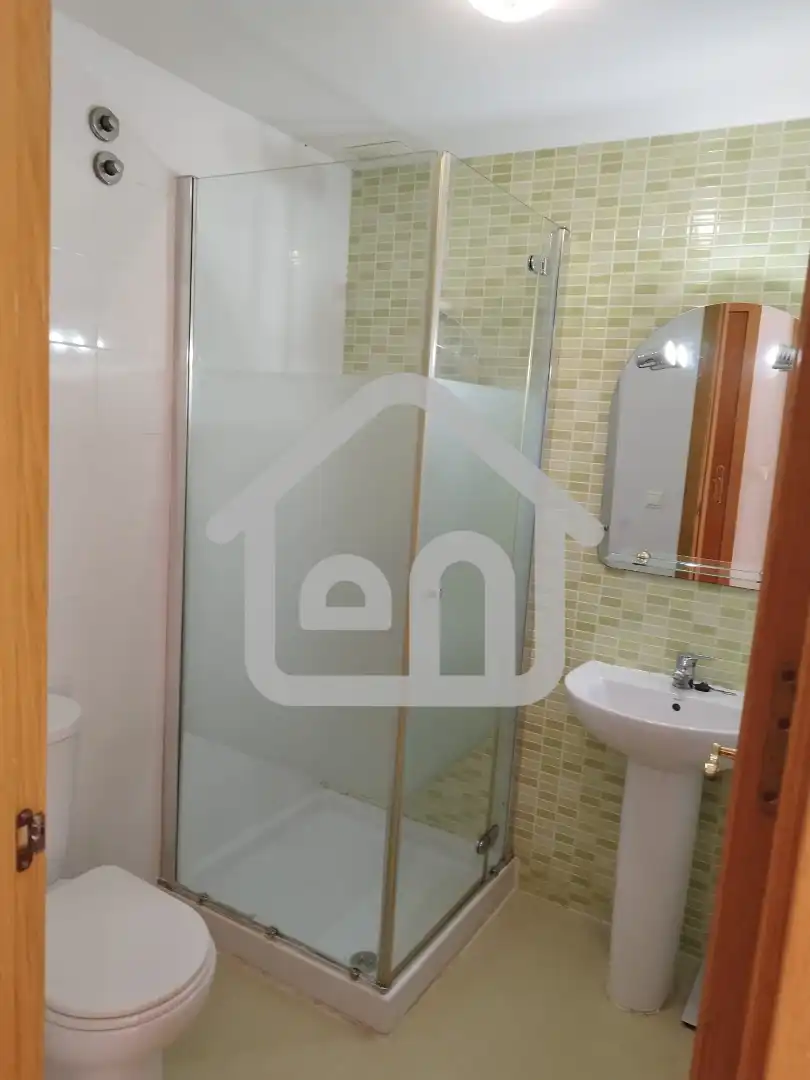 Casa adosada en venta en Calle Bodega, Requena
