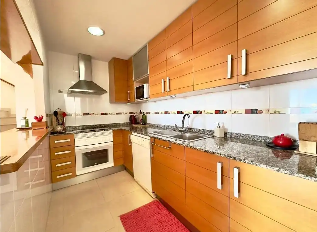 Bungalow with terrace for sale in Calle Abeto, imagen 3