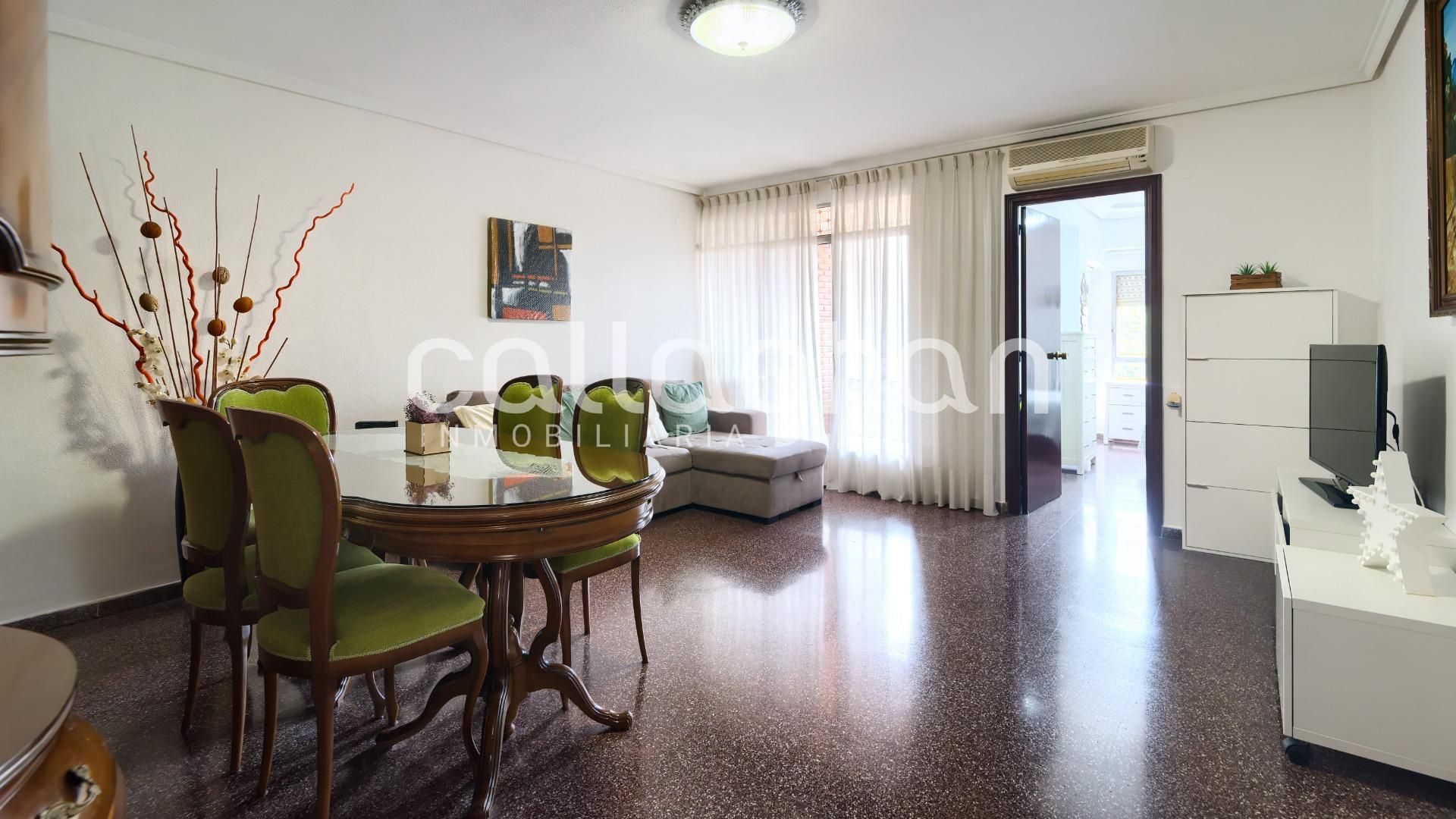 Living room of Flat for sale in Silla  with Air Conditioner, Heating and Terrace