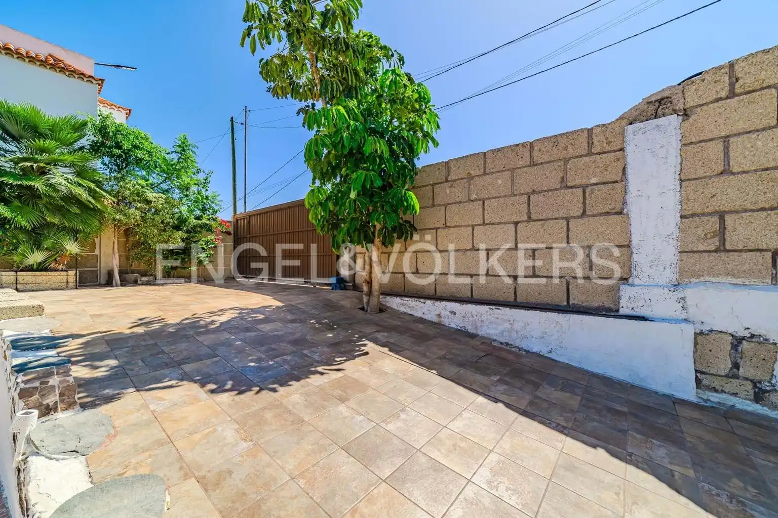 Vista exterior de Casa o xalet en venda en Granadilla de Abona amb Aire condicionat, Terrassa i Piscina
