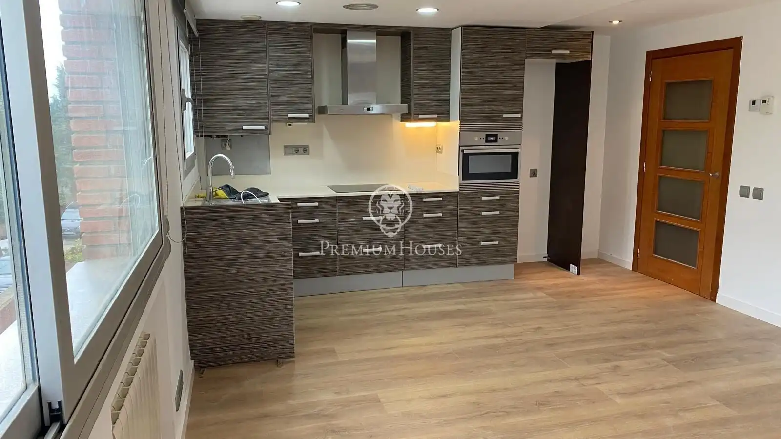 Cocina de Piso en venta en Barcelona con Jardín privado, Terraza y Trastero