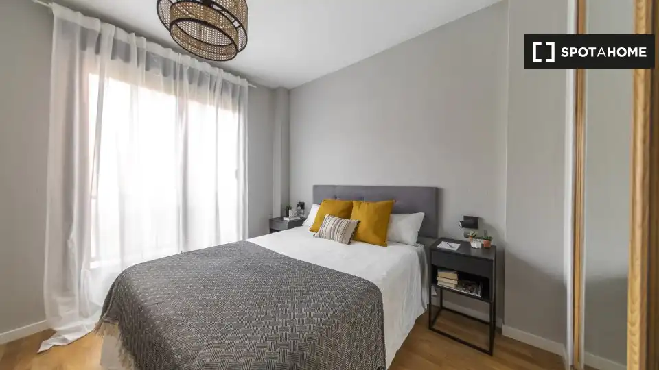 Bedroom of Flat for rent in Madrid  with Air Conditioner, Heating and Furnished