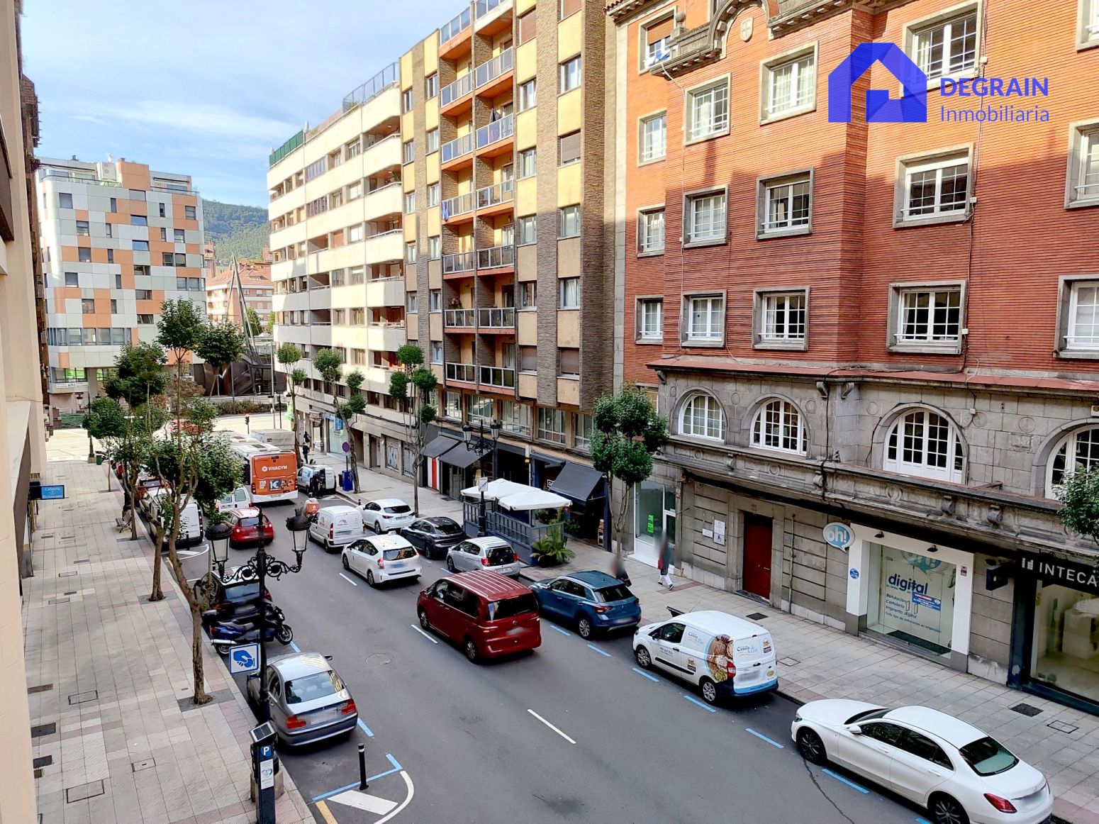 Vista exterior de Pis de lloguer en Oviedo  amb Calefacció, Traster i Balcó