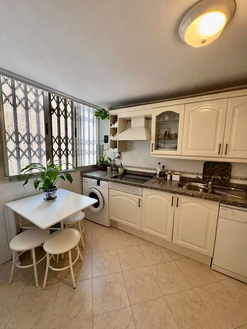 Kitchen of Flat for sale in Sevilla  with Air Conditioner and Heating