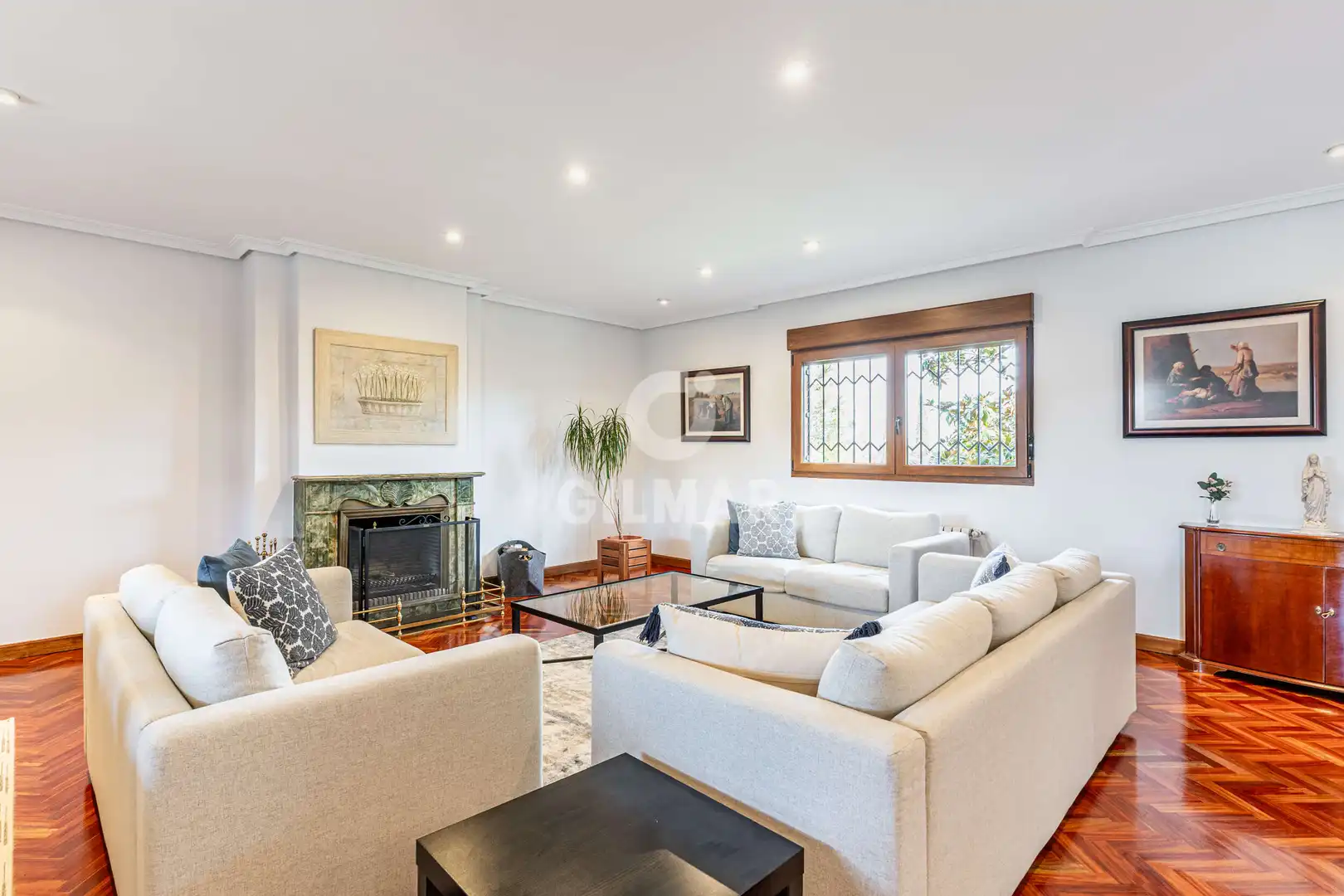 Sala de estar de Casa o chalet en venta en Pozuelo de Alarcón con Calefacción, Jardín privado y Piscina