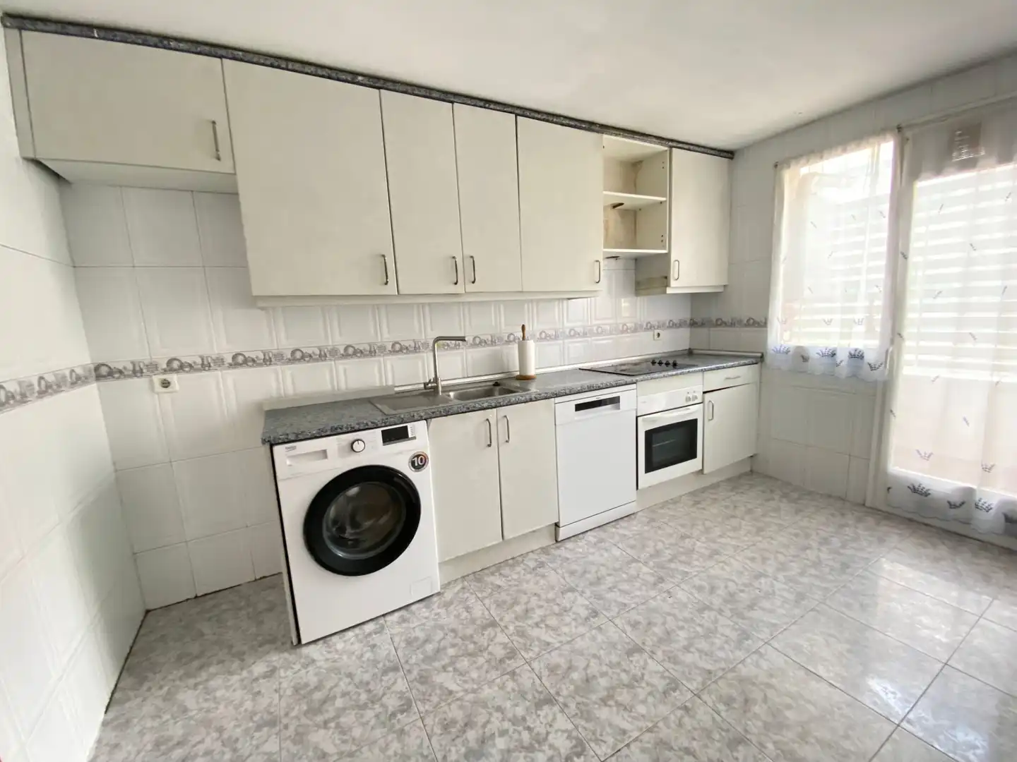 Kitchen of Flat for sale in Fuenlabrada  with Air Conditioner, Heating and Balcony