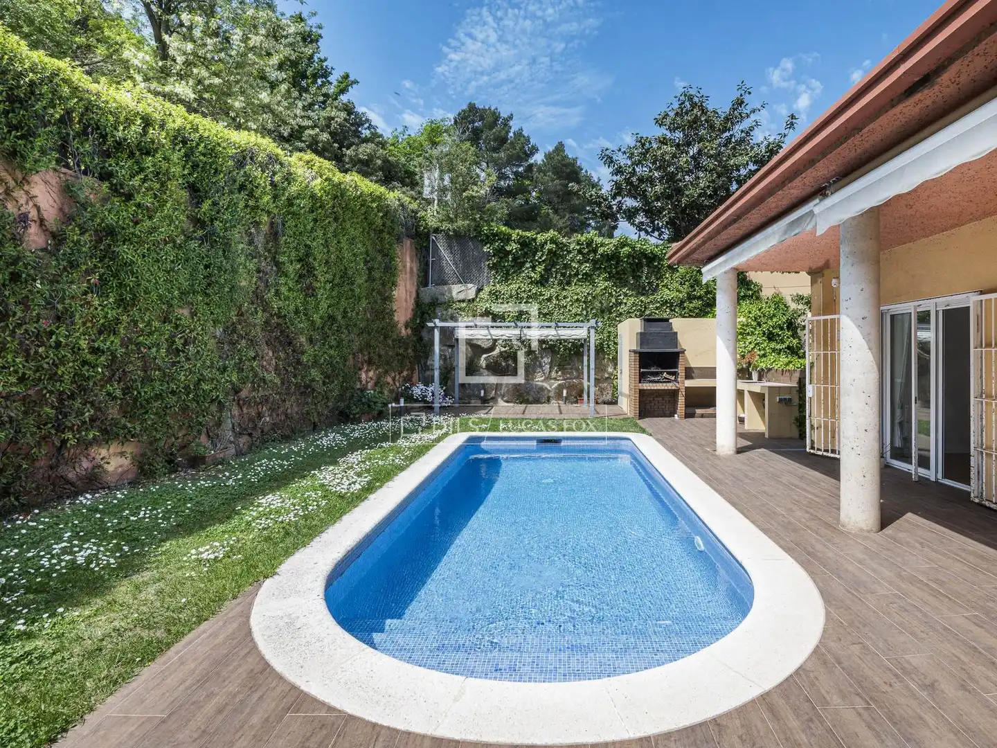 Swimming pool of Houses for sale in Sant Cugat del Vallès  with Air Conditioner, Heating and Terrace