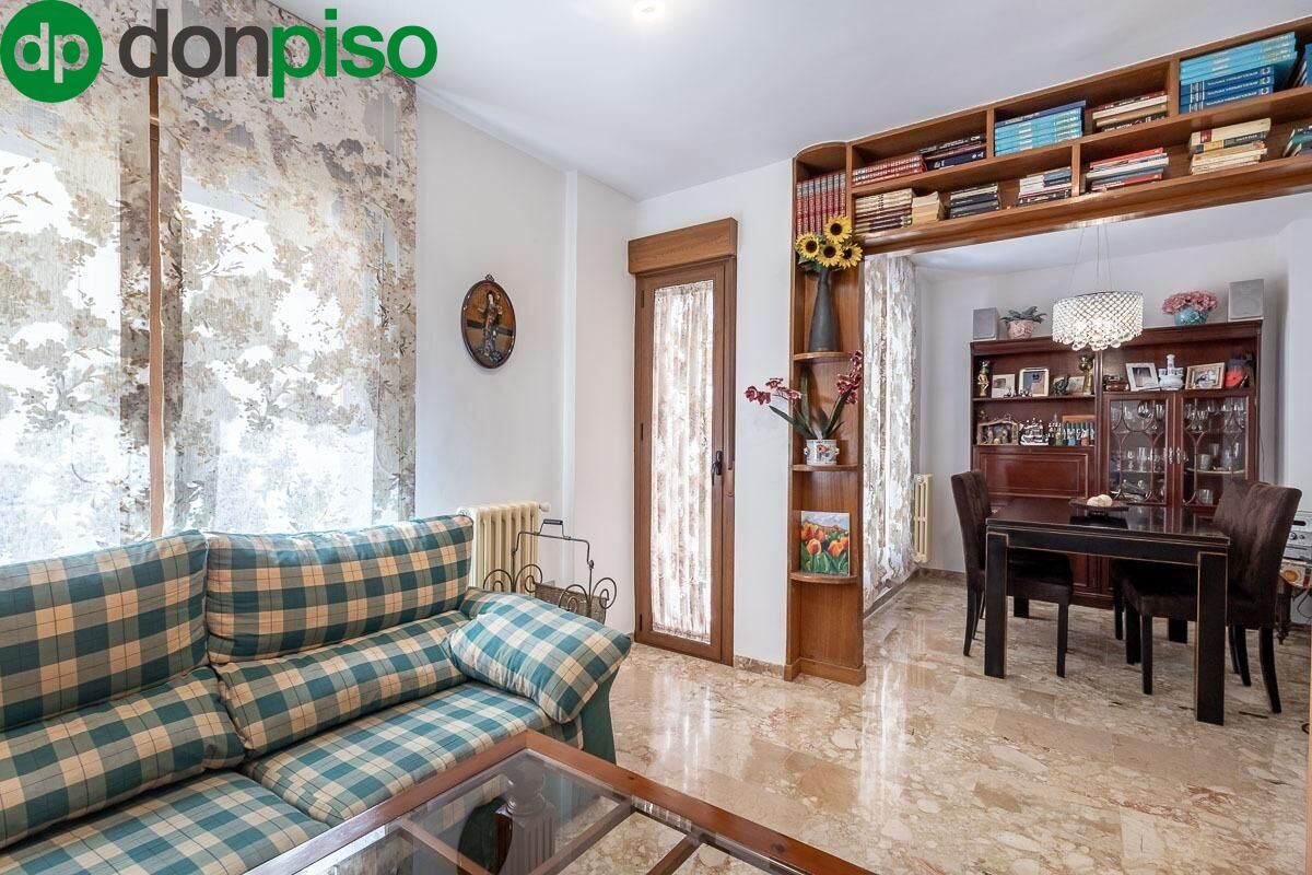 Living room of Flat for sale in  Granada Capital  with Heating, Terrace and Balcony