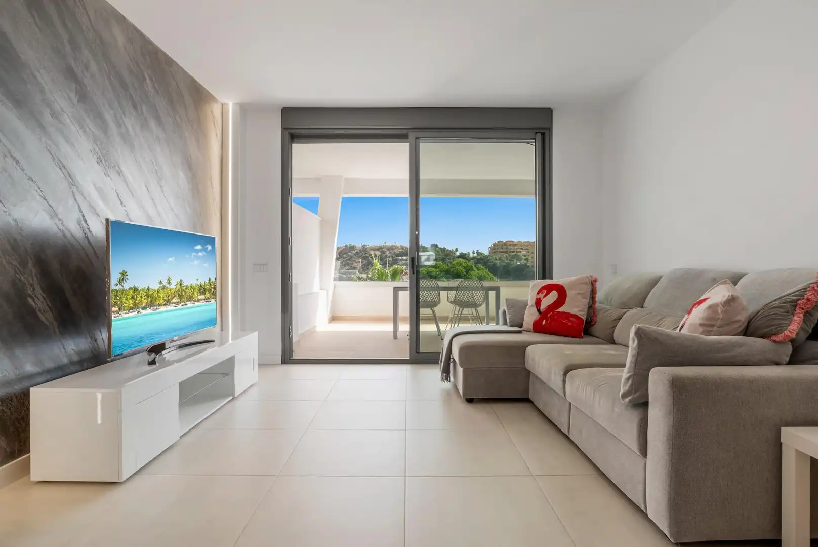 Sala d'estar de Àtic en venda en Estepona amb Aire condicionat, Terrassa i Traster