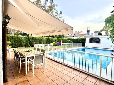 Villa con piscina in vendita a Heliópolis