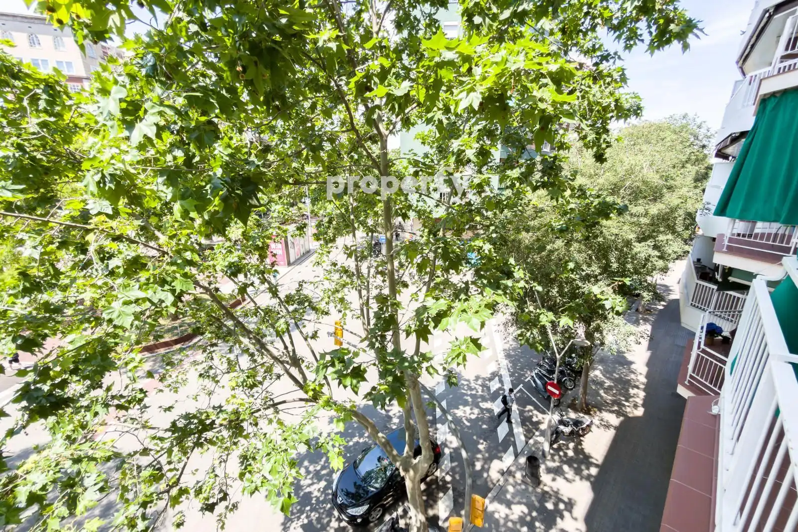 Vista exterior de Pis en venda en Barcelona amb Aire condicionat, Calefacció i Balcó