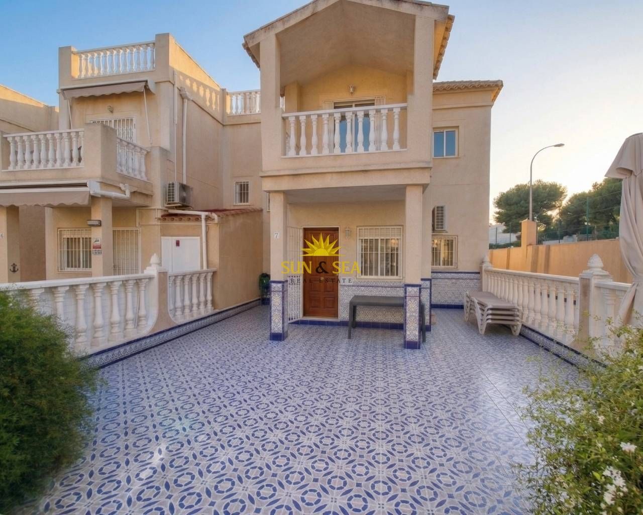 Vista exterior de Casa o xalet de lloguer en Torrevieja amb Aire condicionat, Calefacció i Terrassa