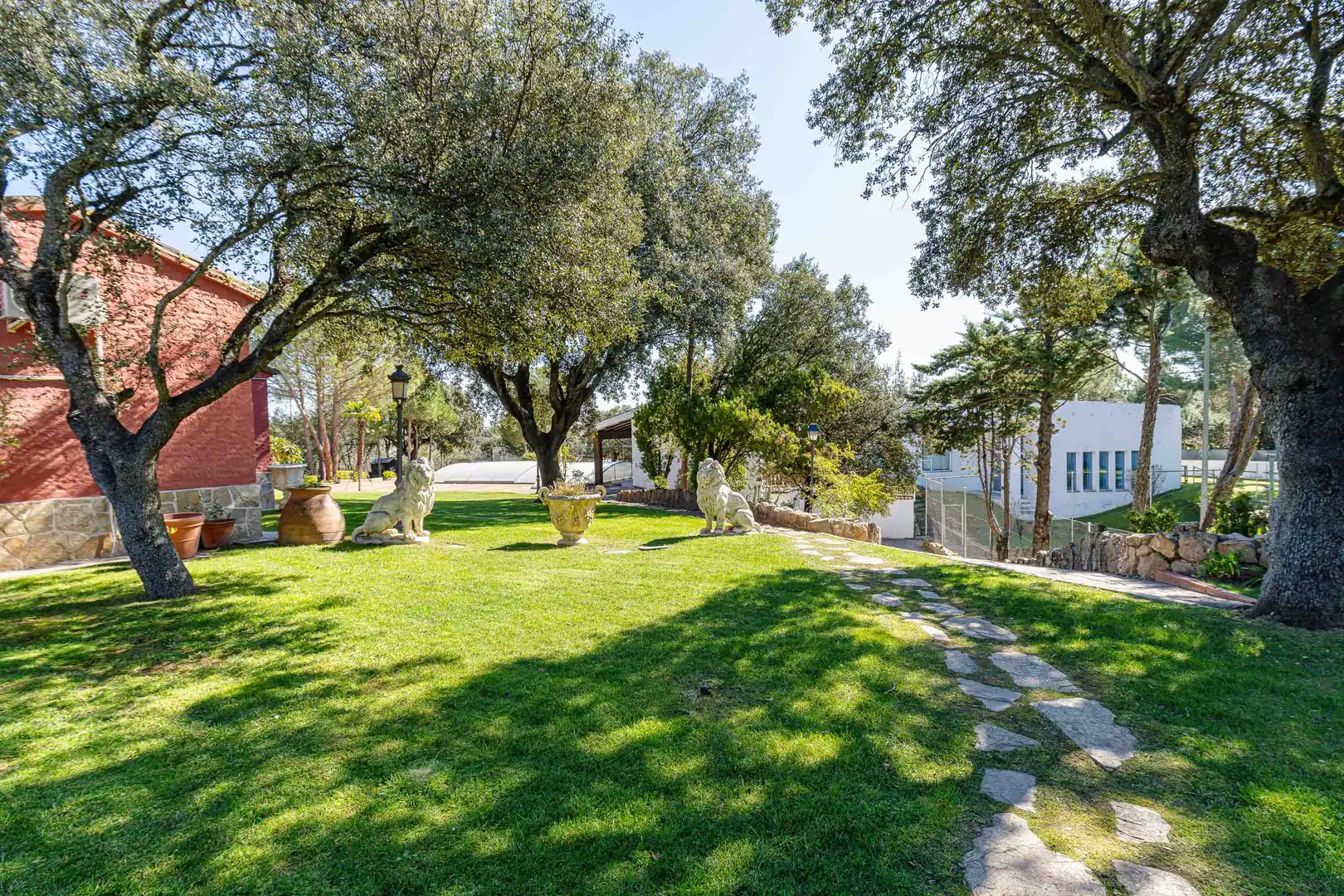 Garden of Houses for sale in Villanueva de la Cañada  with Air Conditioner, Heating and Private garden