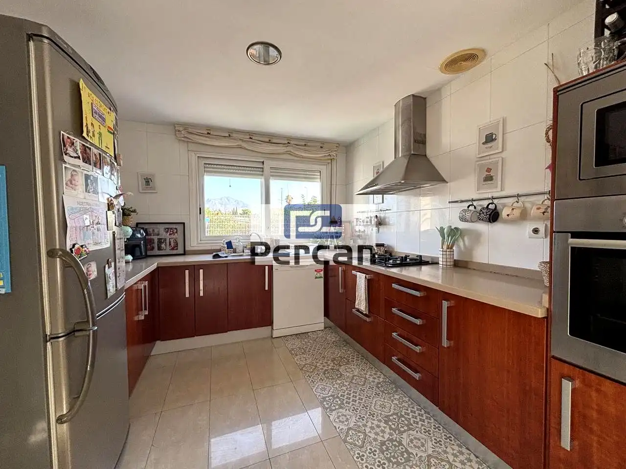 Cocina de Casa o chalet en venta en El Campello con Aire acondicionado, Calefacción y Jardín privado